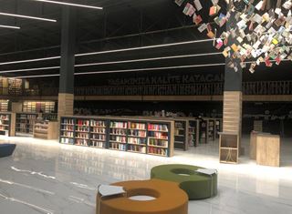 BKM Kitap Bursa kitabevi lounge alanı